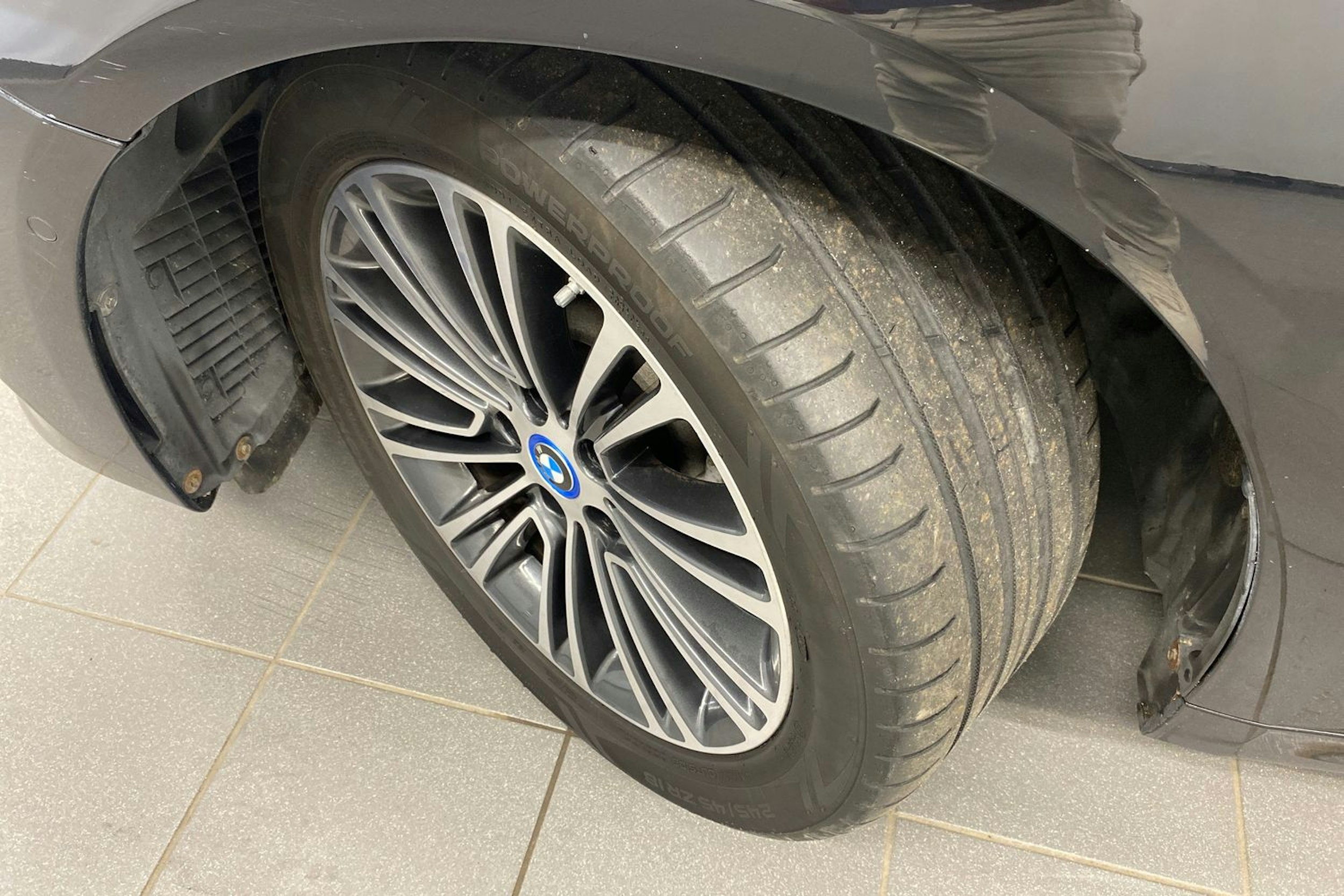 musta BMW 530 2019 kuva 13.