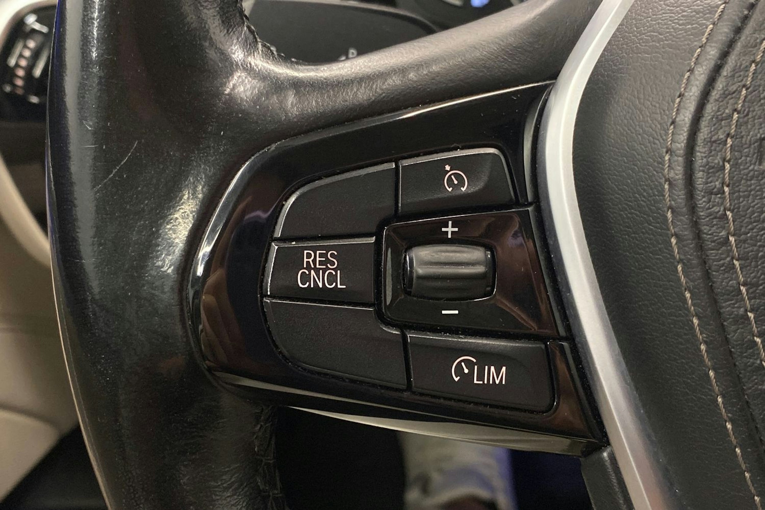 musta BMW 530 2019 kuva 17.