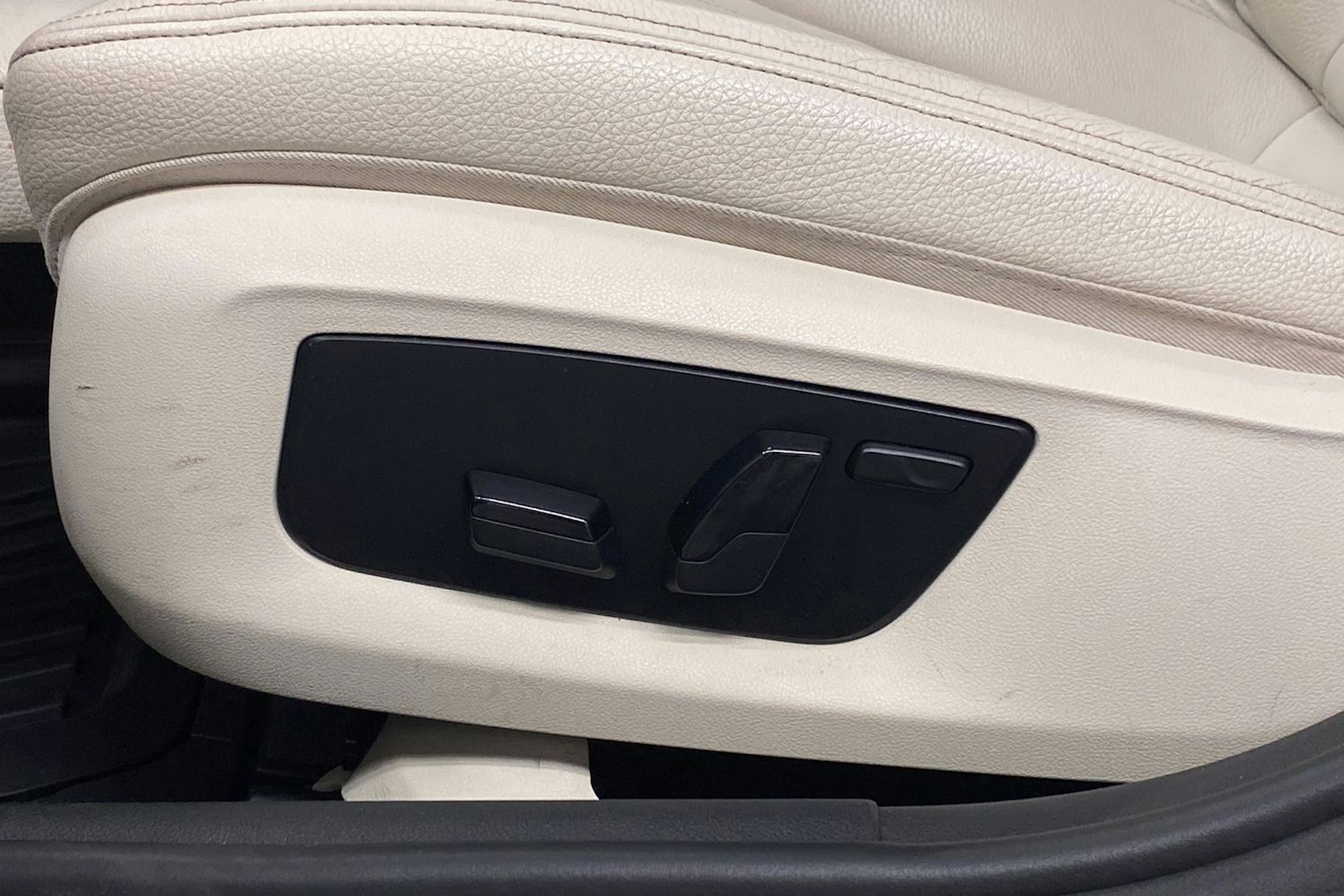 musta BMW 530 2019 kuva 28.