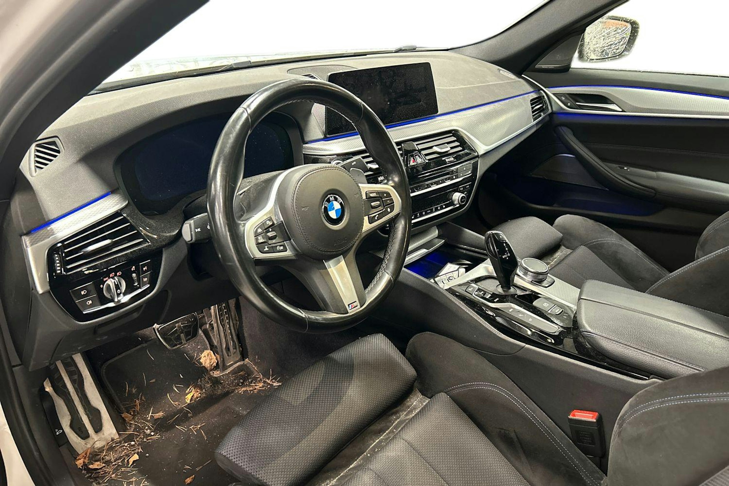 valkoinen BMW 530 2019 kuva 3.