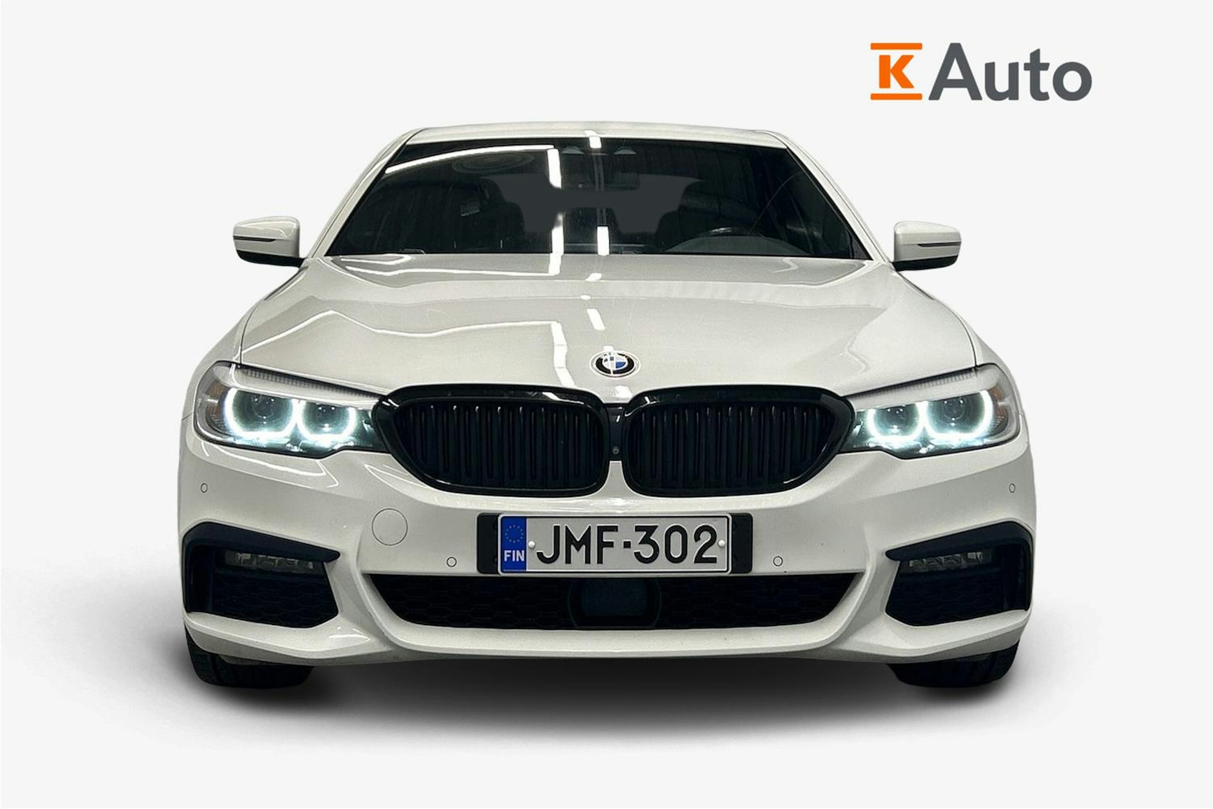 valkoinen BMW 530 2019 kuva 5.