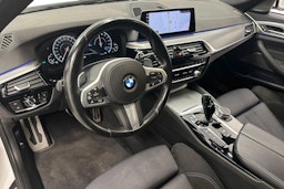 valkoinen BMW 530 2019 kuva 7.