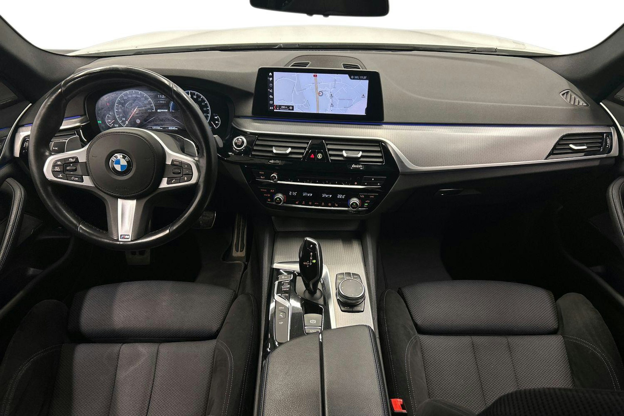 valkoinen BMW 530 2019 kuva 9.