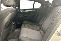 valkoinen BMW 530 2019 kuva 10.