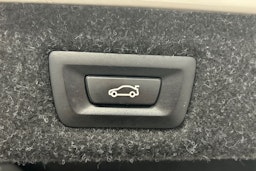 valkoinen BMW 530 2019 kuva 16.