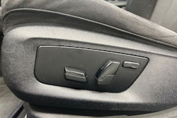 valkoinen BMW 530 2019 kuva 17.