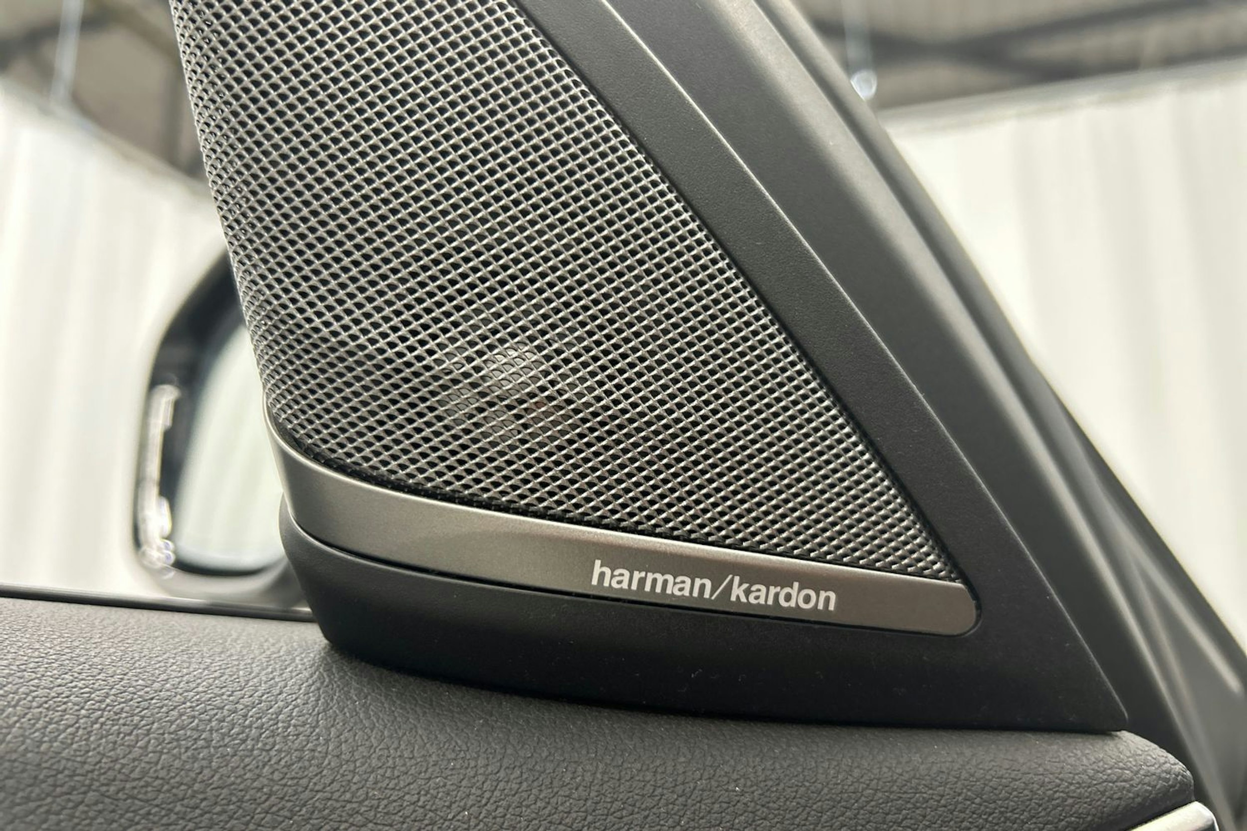 valkoinen BMW 530 2019 kuva 18.