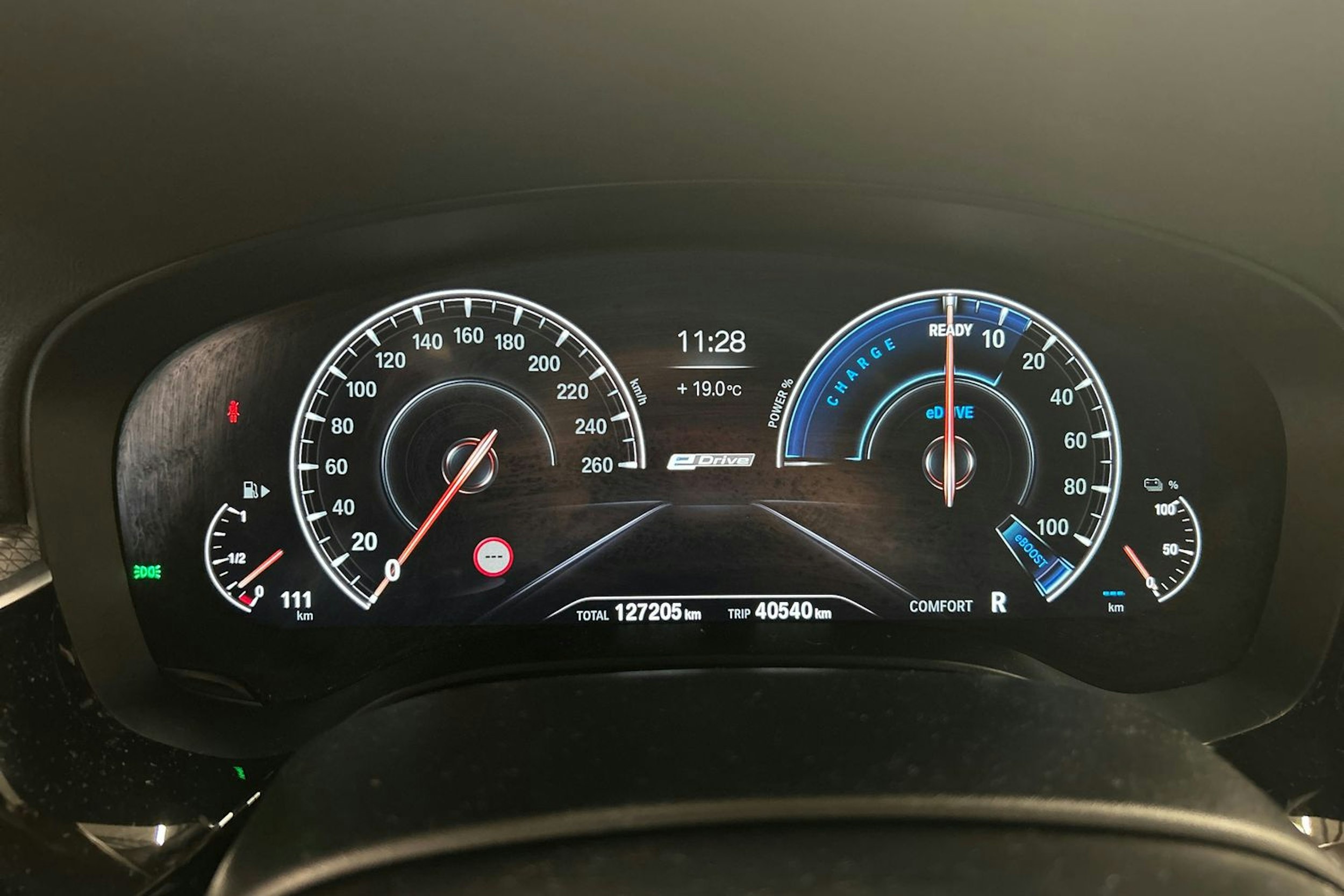 valkoinen BMW 530 2019 kuva 19.