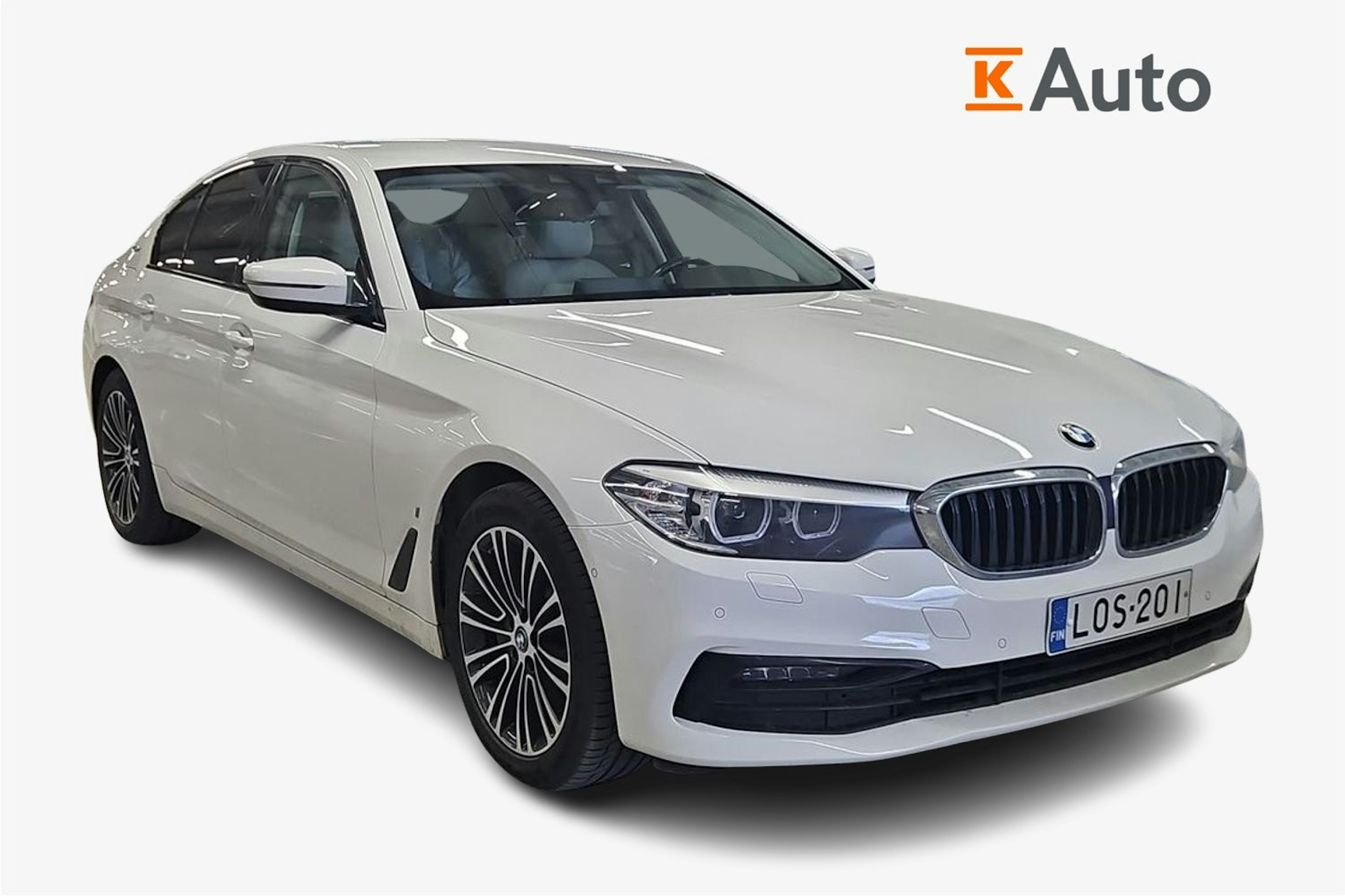 Valkoinen BMW 530 2019 kuva 1.