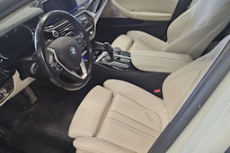 Valkoinen BMW 530 2019 kuva 3.