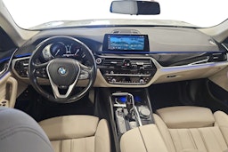 Valkoinen BMW 530 2019 kuva 9.