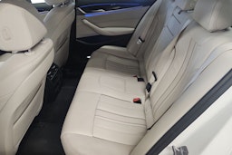 Valkoinen BMW 530 2019 kuva 10.