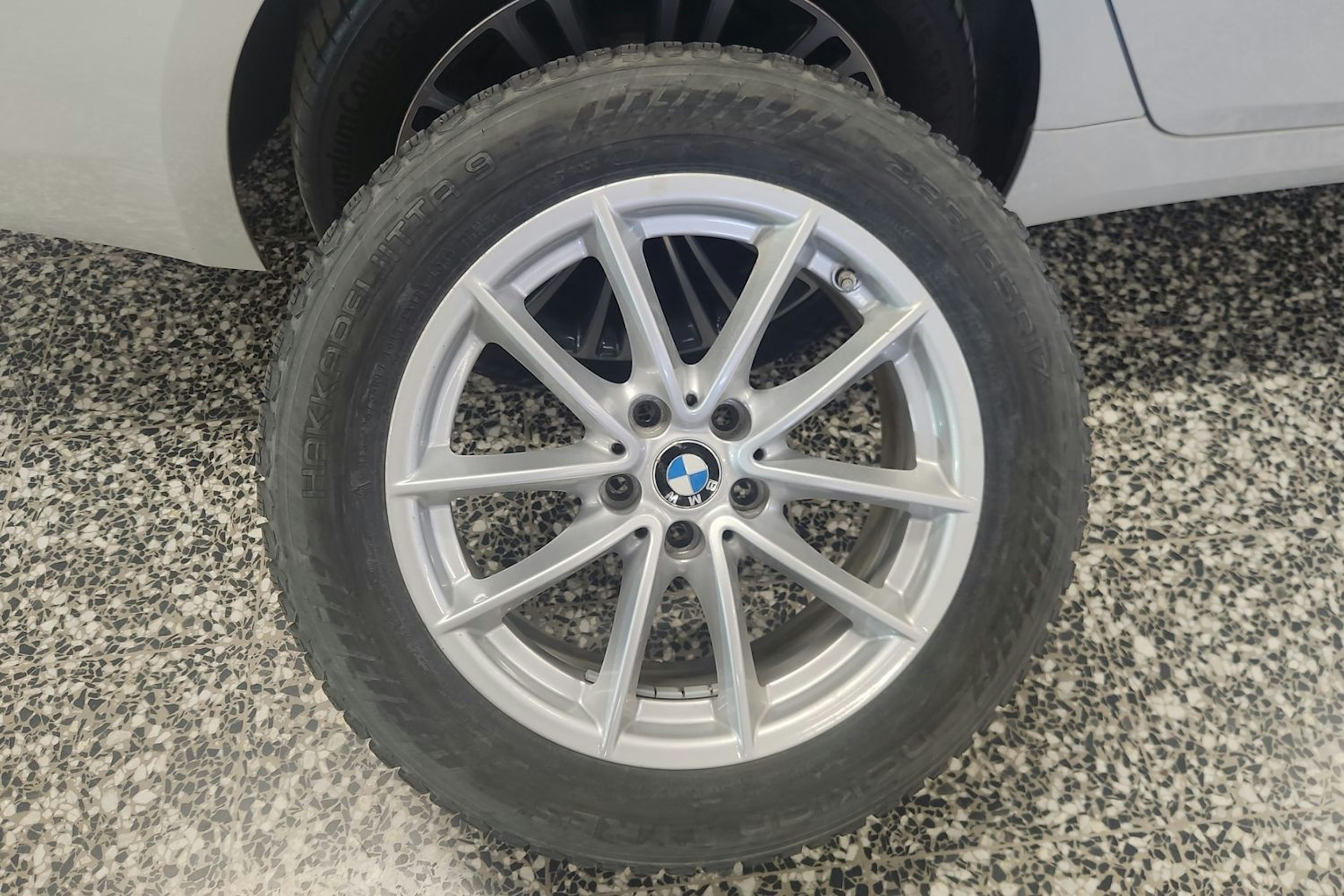 Valkoinen BMW 530 2019 kuva 13.