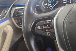Valkoinen BMW 530 2019 kuva 15.