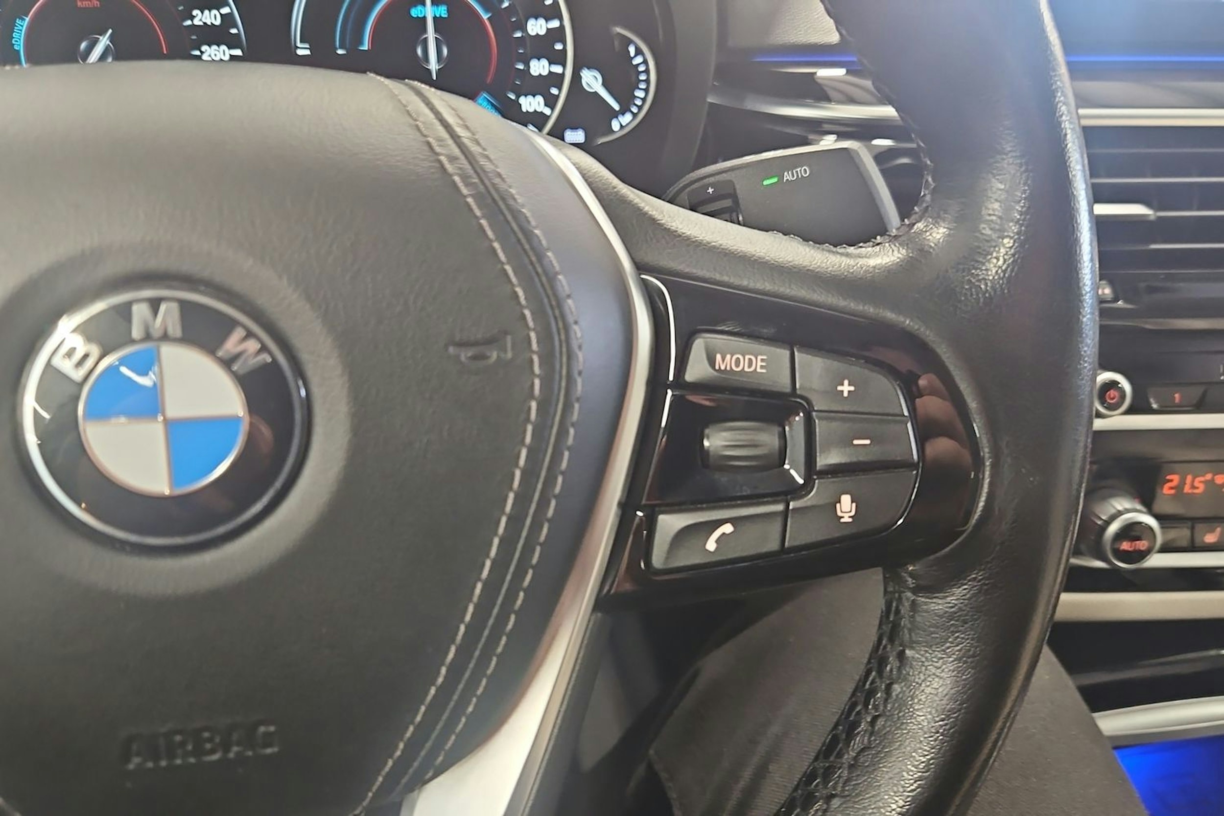Valkoinen BMW 530 2019 kuva 16.