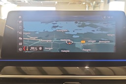 Valkoinen BMW 530 2019 kuva 17.