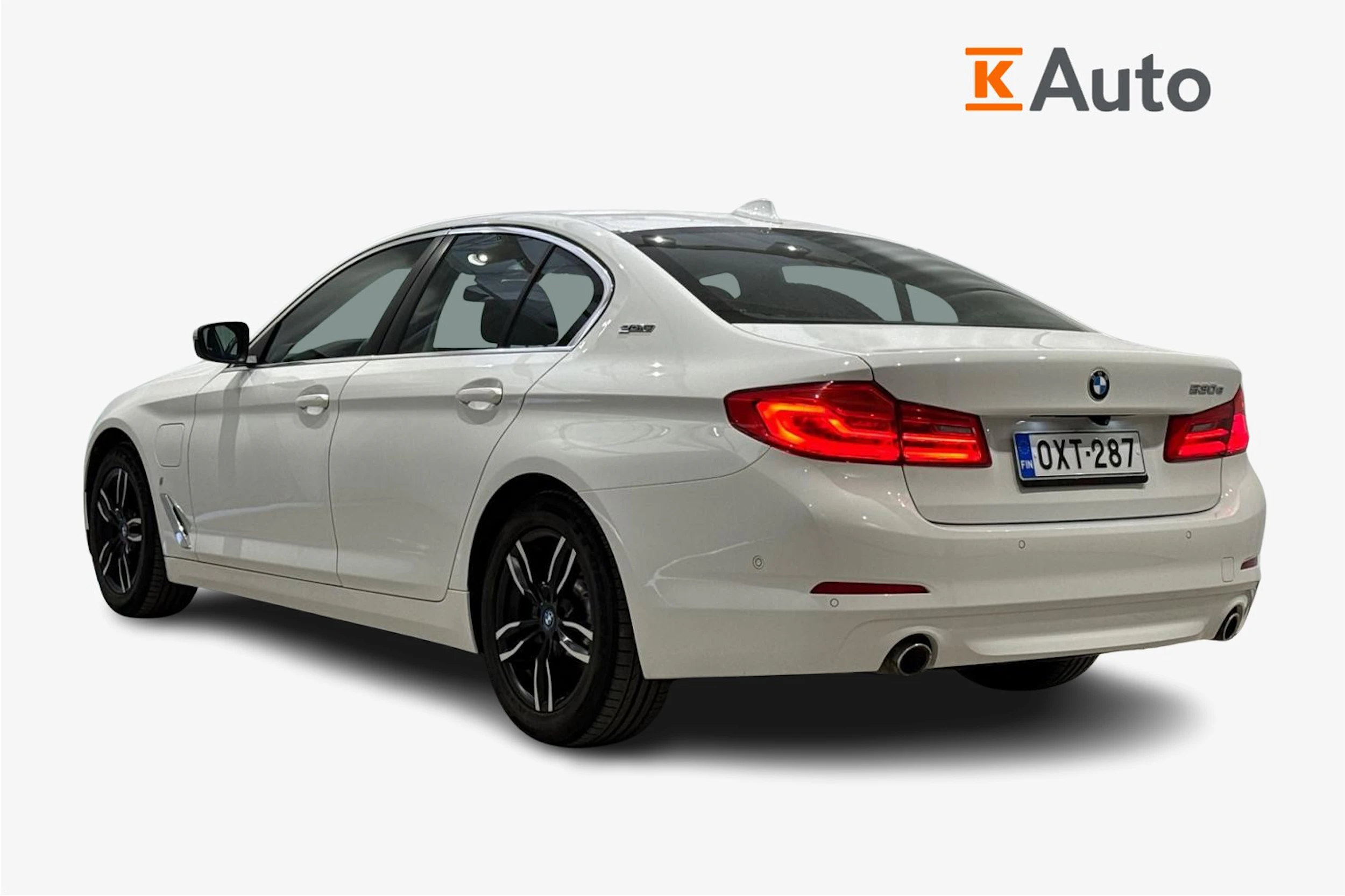 valkoinen BMW 530 2019 kuva 3.