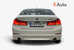 valkoinen BMW 530 2019 kuva 4.