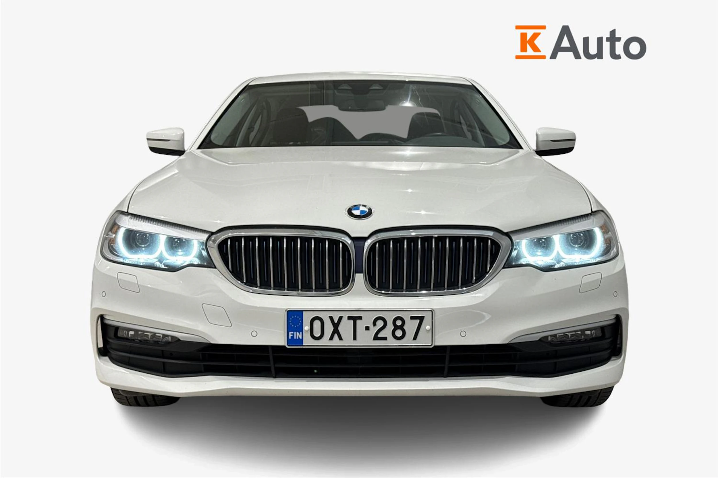 valkoinen BMW 530 2019 kuva 5.