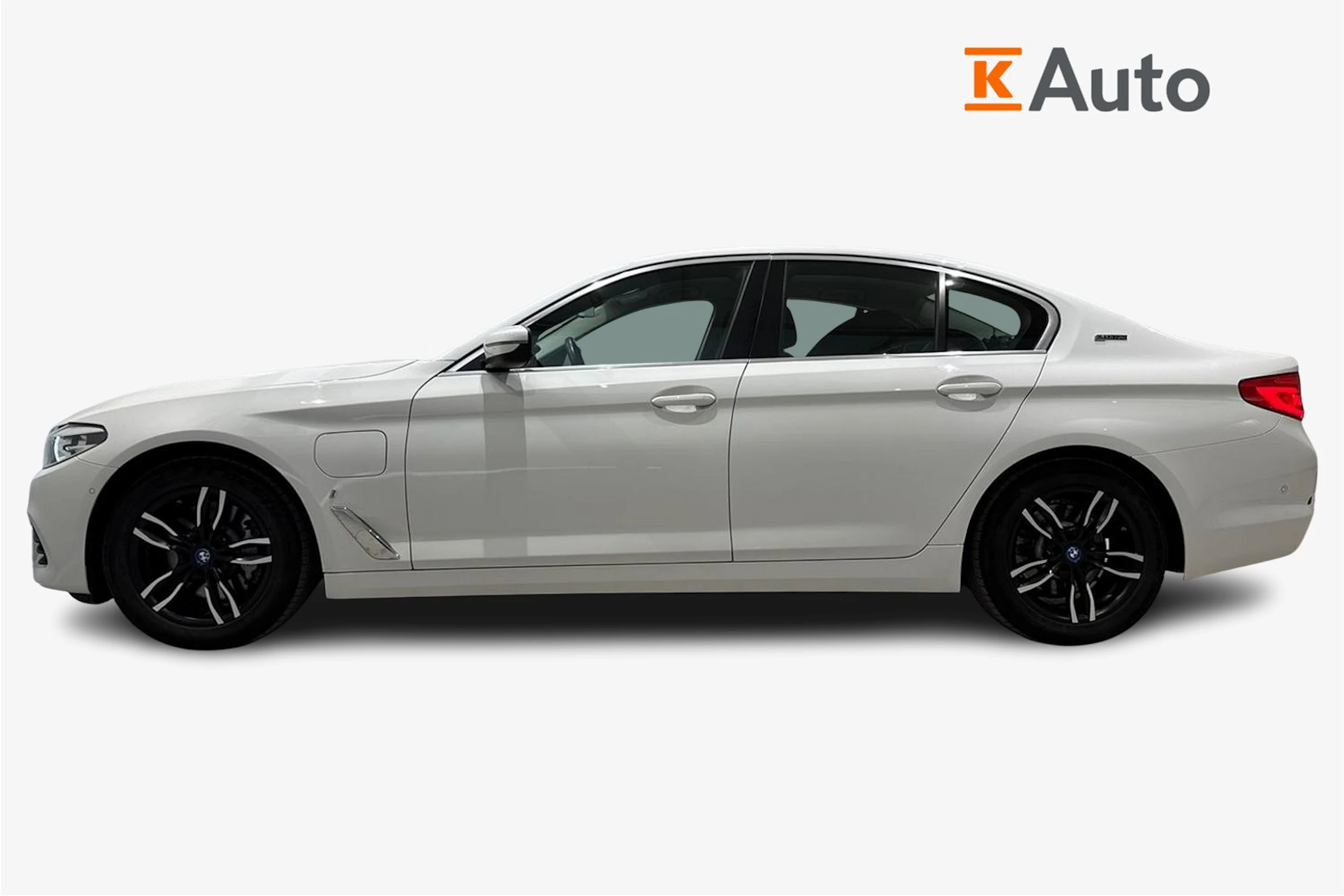 valkoinen BMW 530 2019 kuva 7.