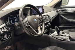 valkoinen BMW 530 2019 kuva 8.