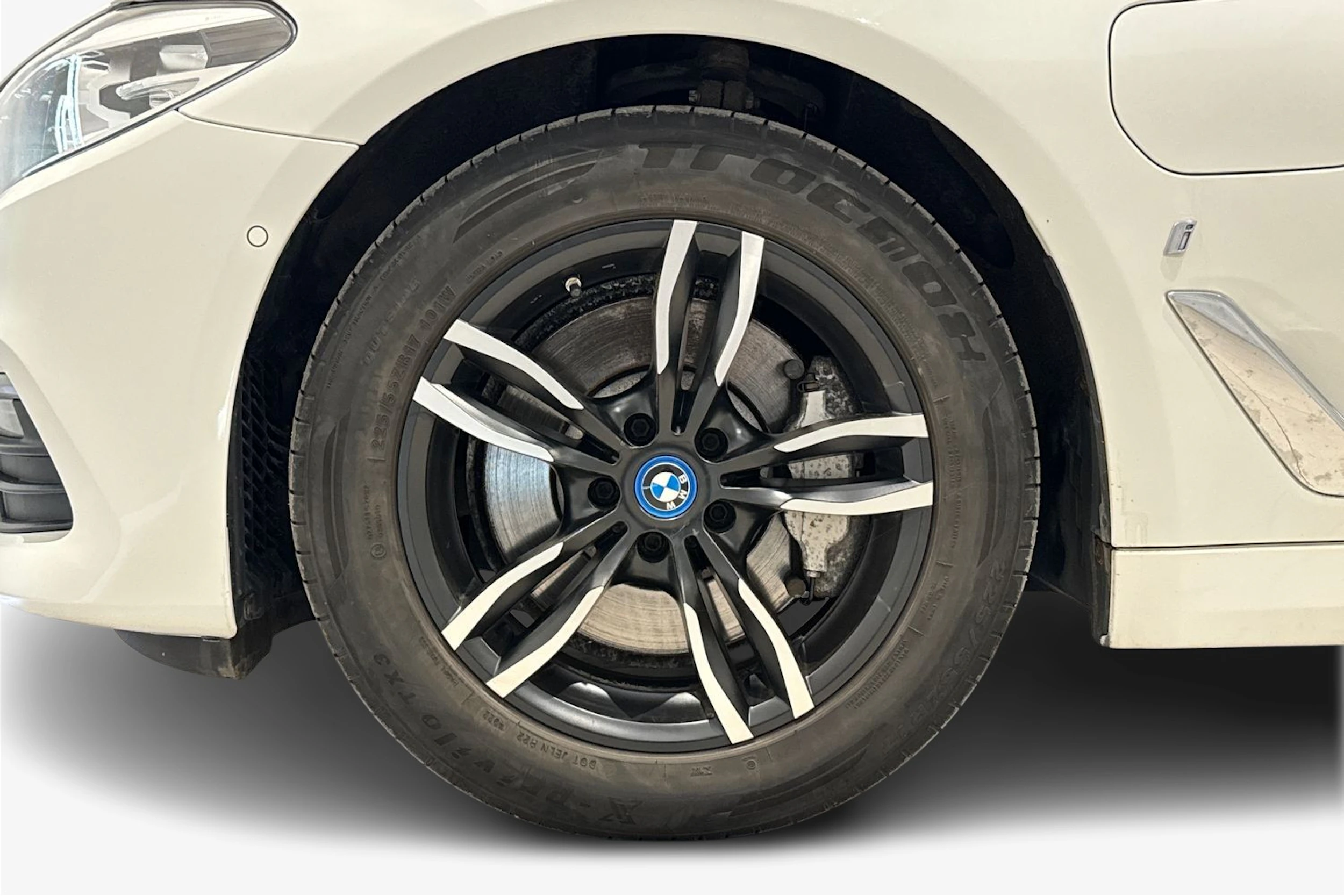 valkoinen BMW 530 2019 kuva 12.