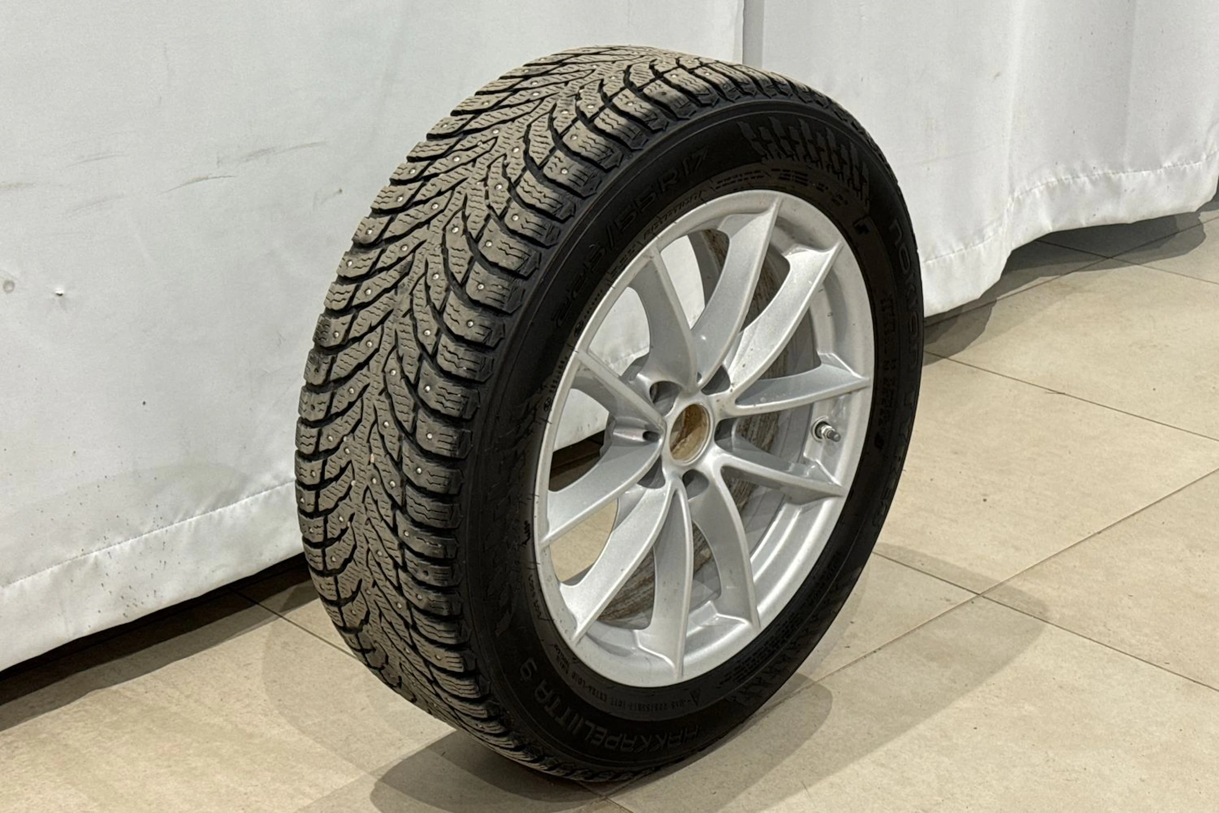valkoinen BMW 530 2019 kuva 15.