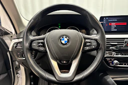 valkoinen BMW 530 2019 kuva 18.