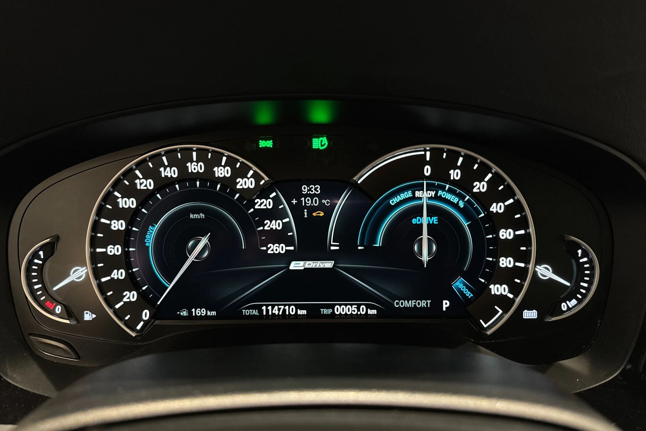 valkoinen BMW 530 2019 kuva 19.