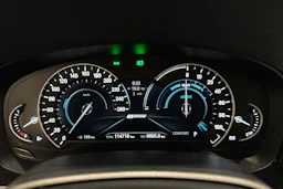 valkoinen BMW 530 2019 kuva 19.
