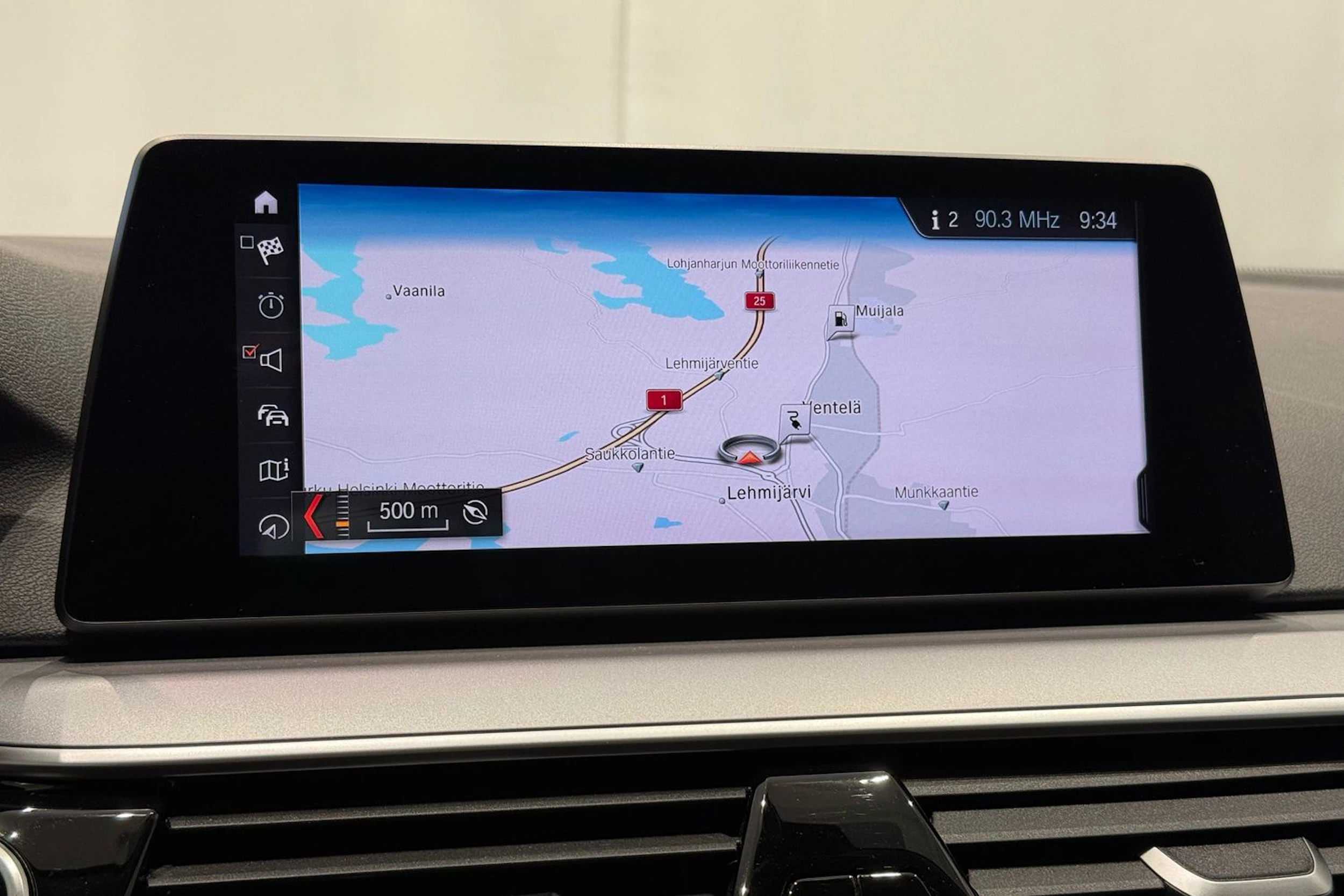 valkoinen BMW 530 2019 kuva 21.