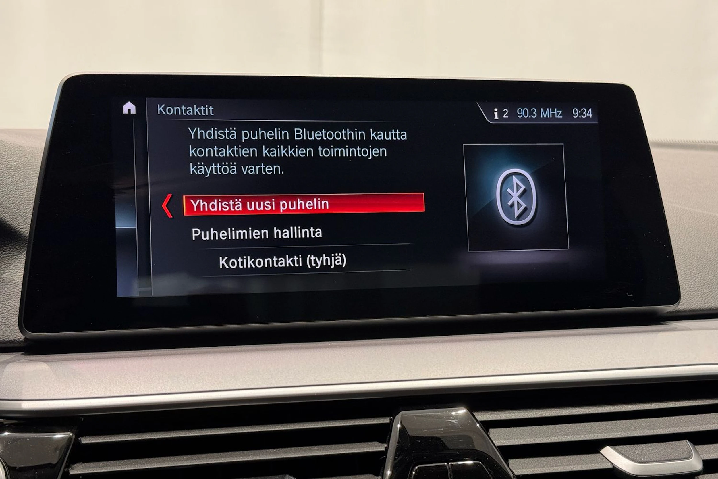 valkoinen BMW 530 2019 kuva 22.