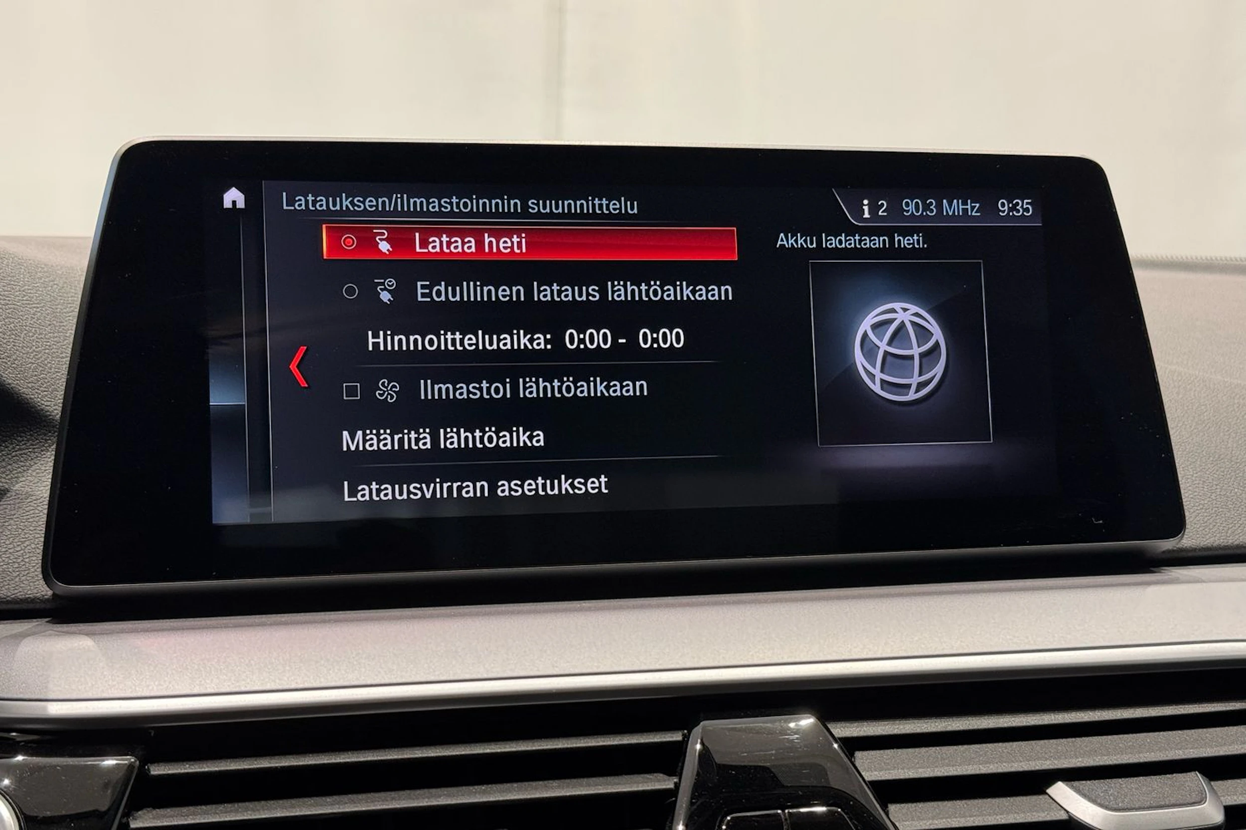 valkoinen BMW 530 2019 kuva 23.