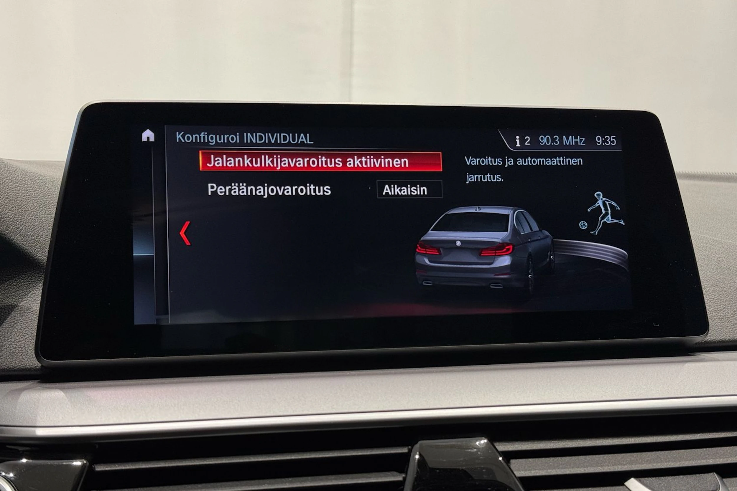 valkoinen BMW 530 2019 kuva 24.