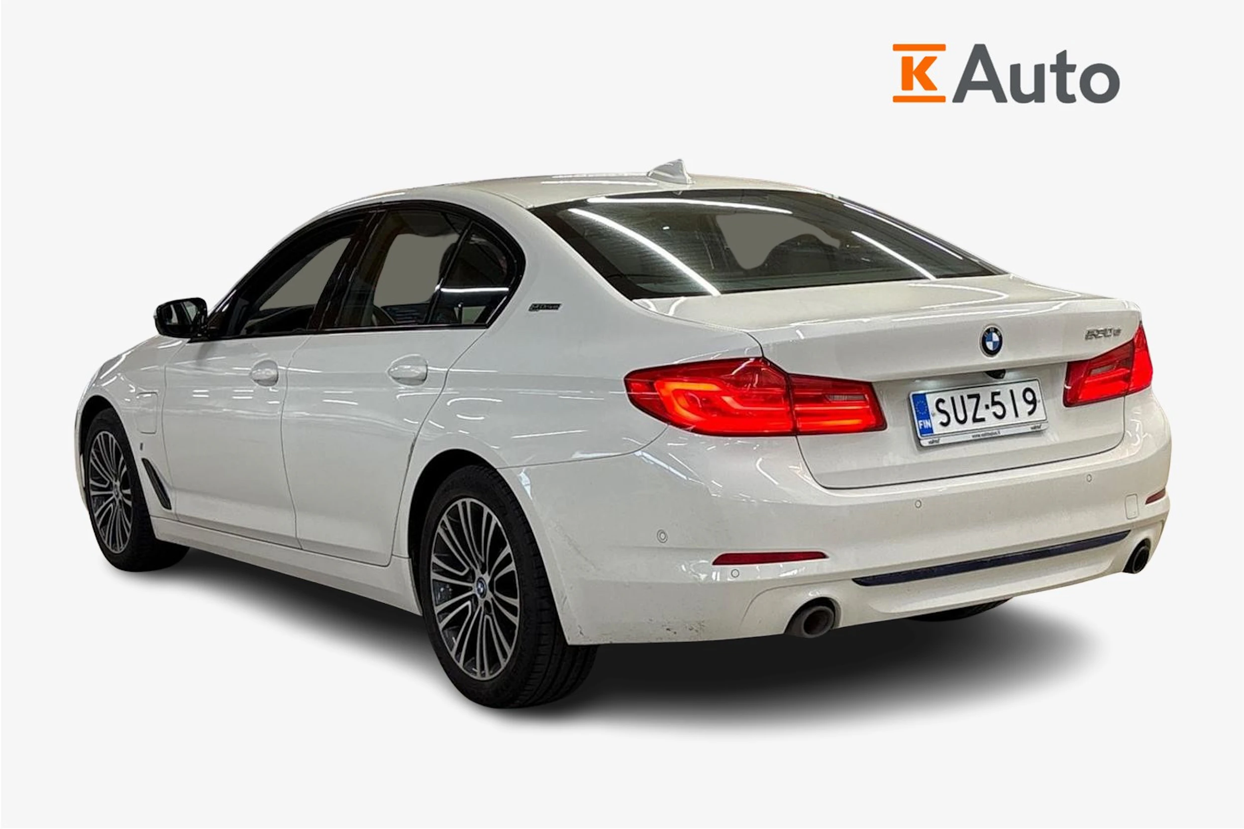 valkoinen BMW 530 2019 kuva 2.