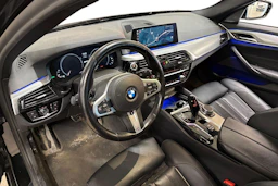 musta BMW 530 2019 kuva 3.