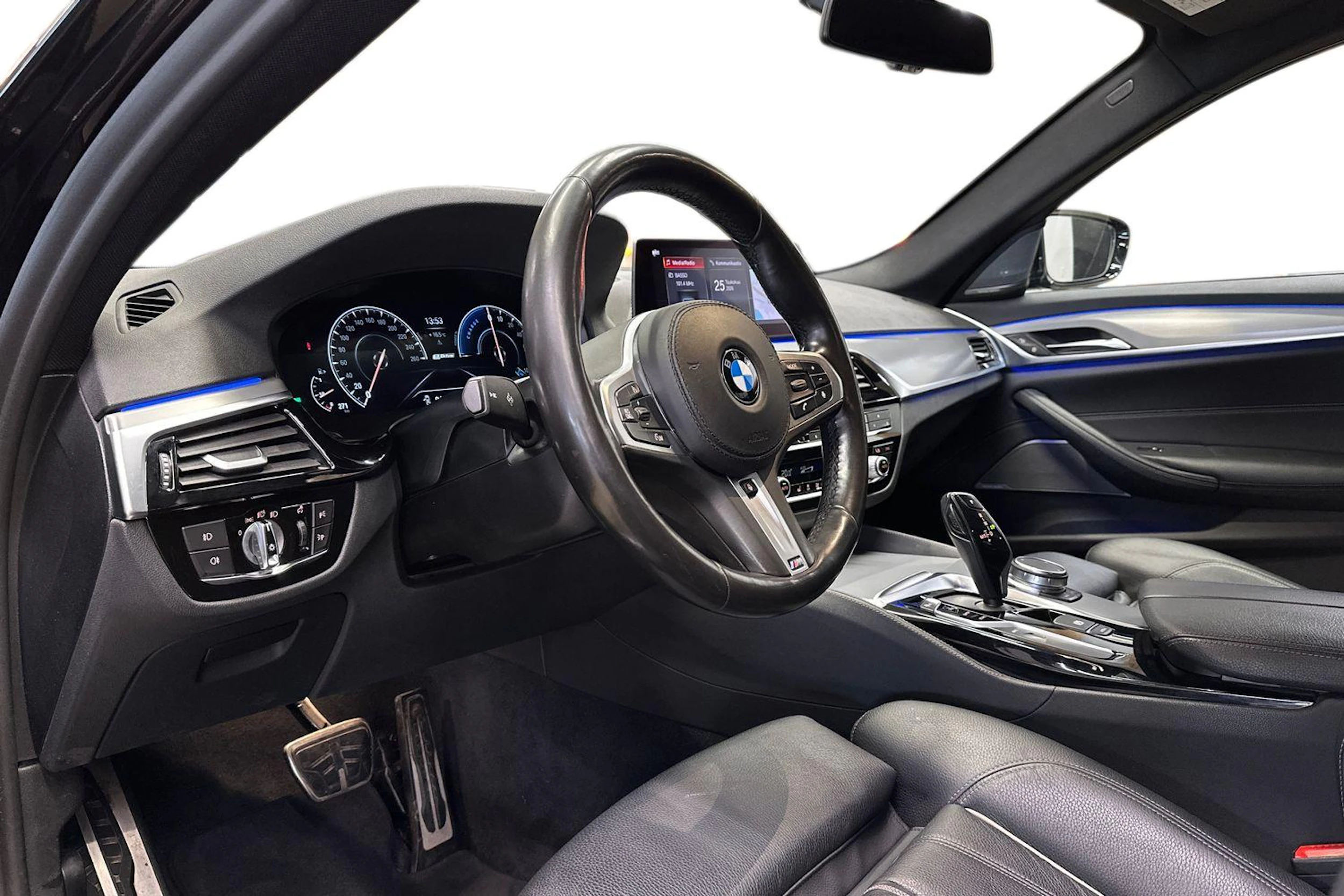 musta BMW 530 2019 kuva 8.