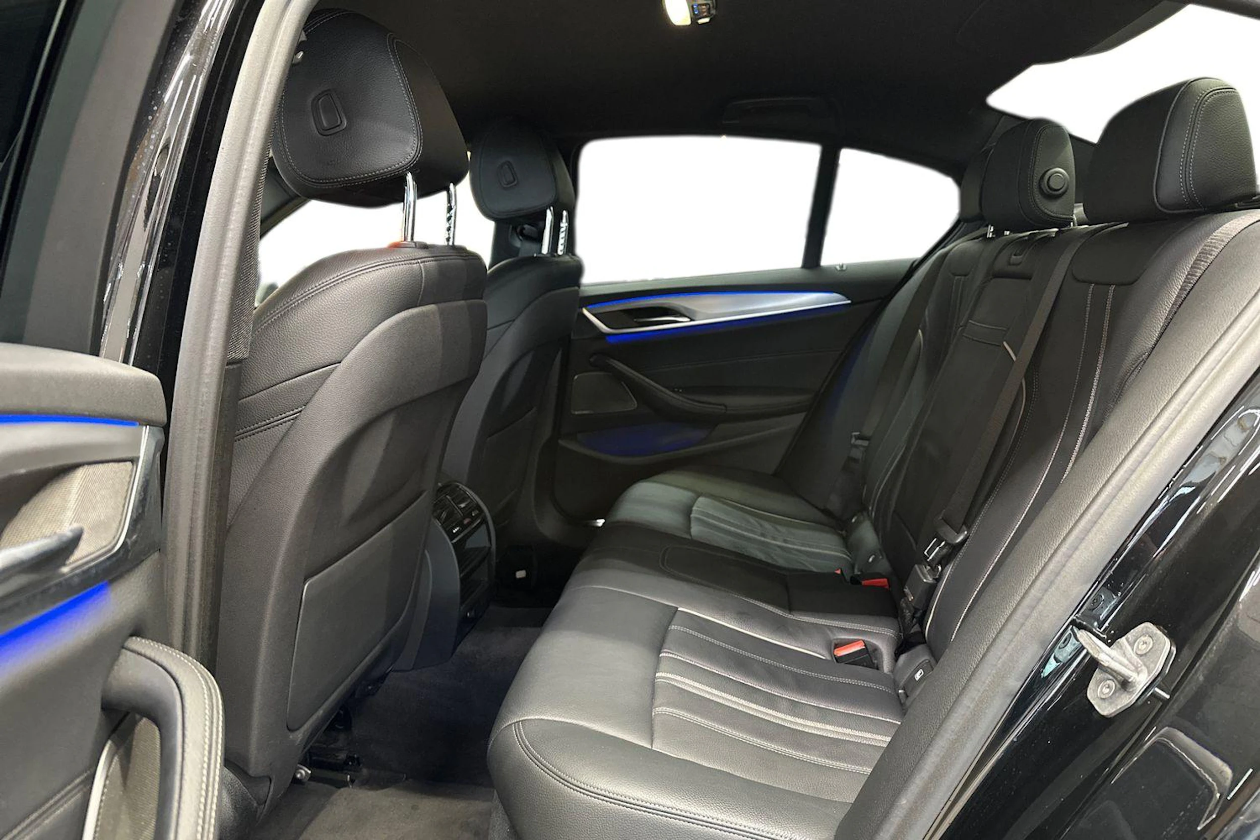 musta BMW 530 2019 kuva 11.