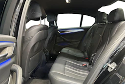musta BMW 530 2019 kuva 11.