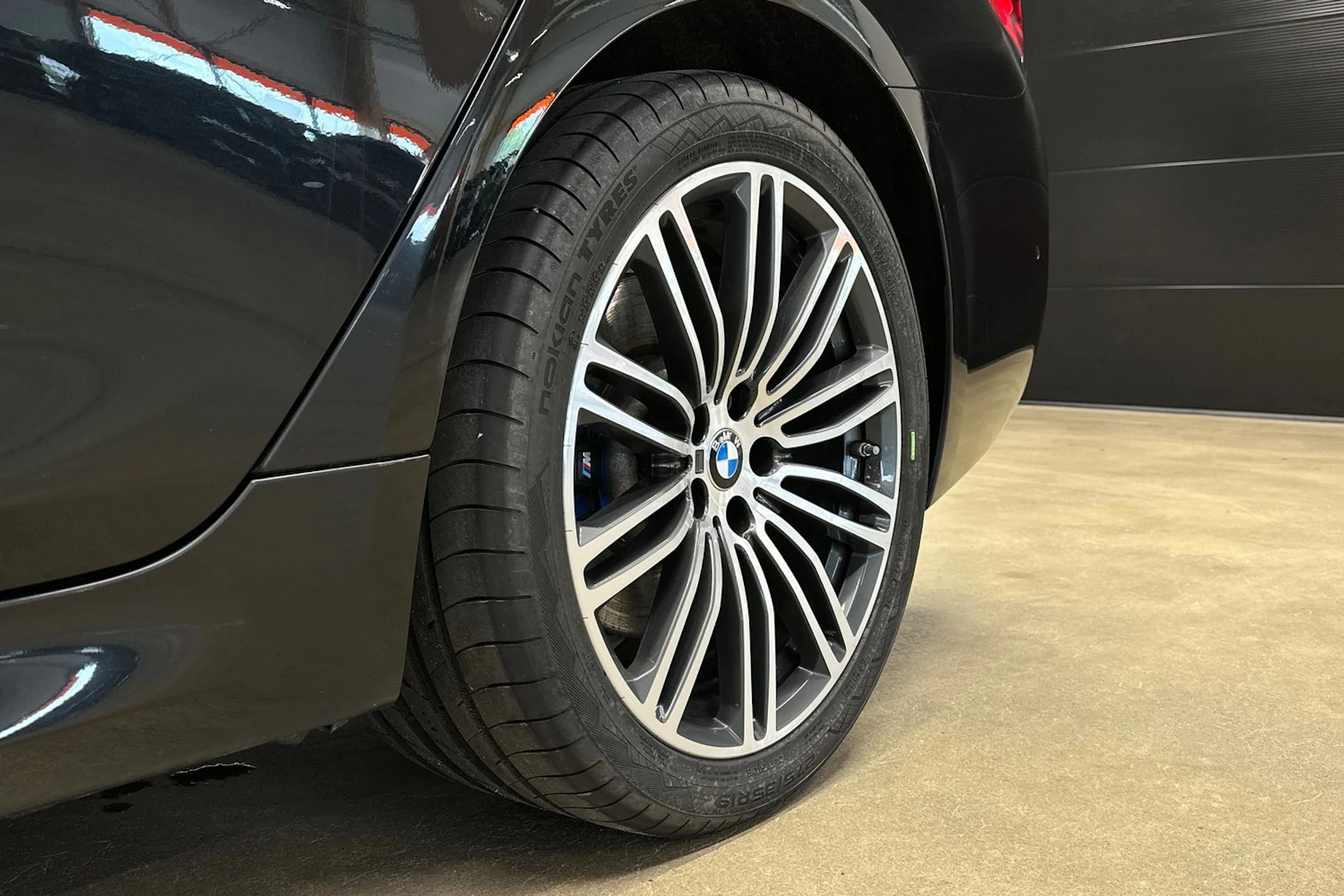 musta BMW 530 2019 kuva 12.