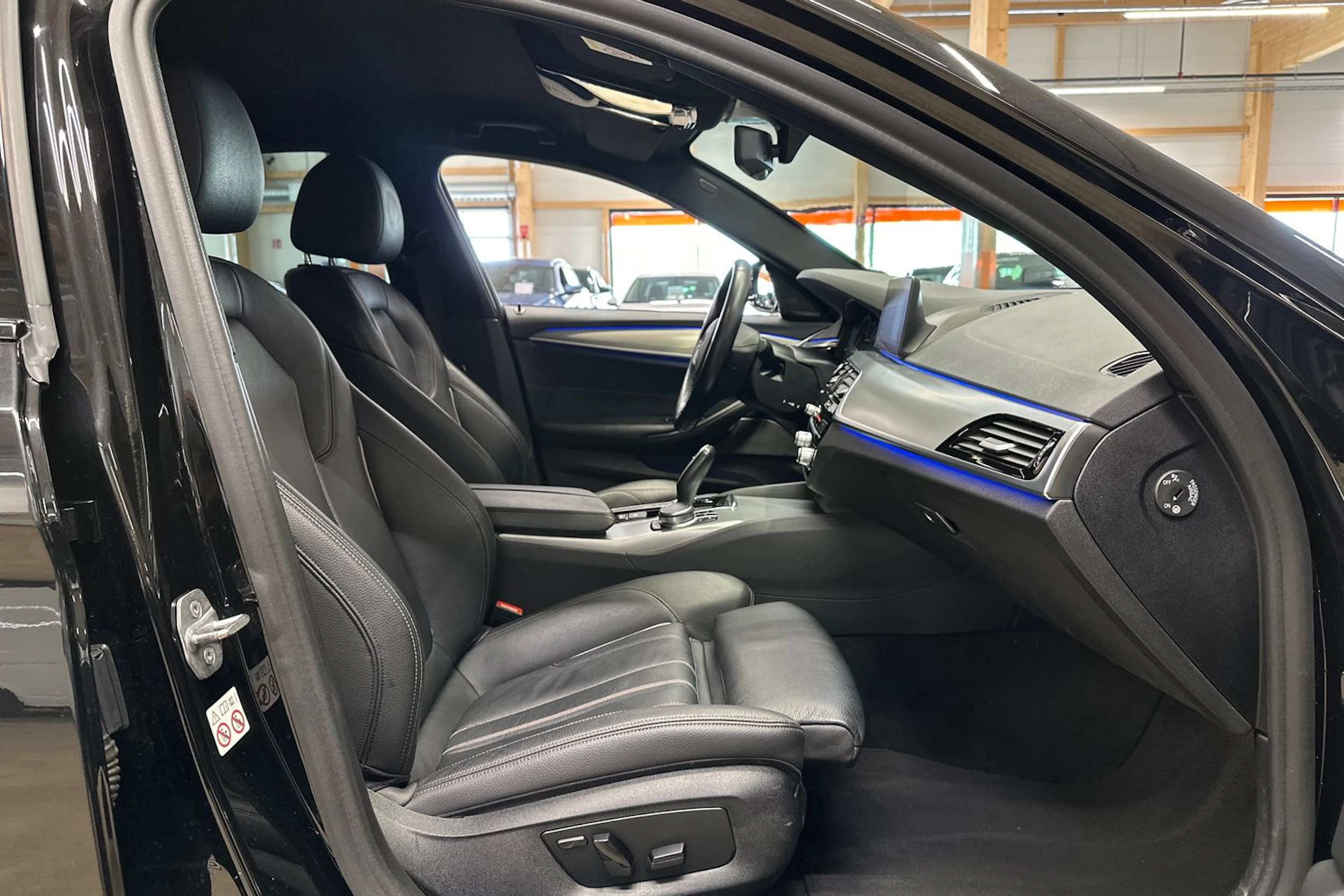 musta BMW 530 2019 kuva 15.