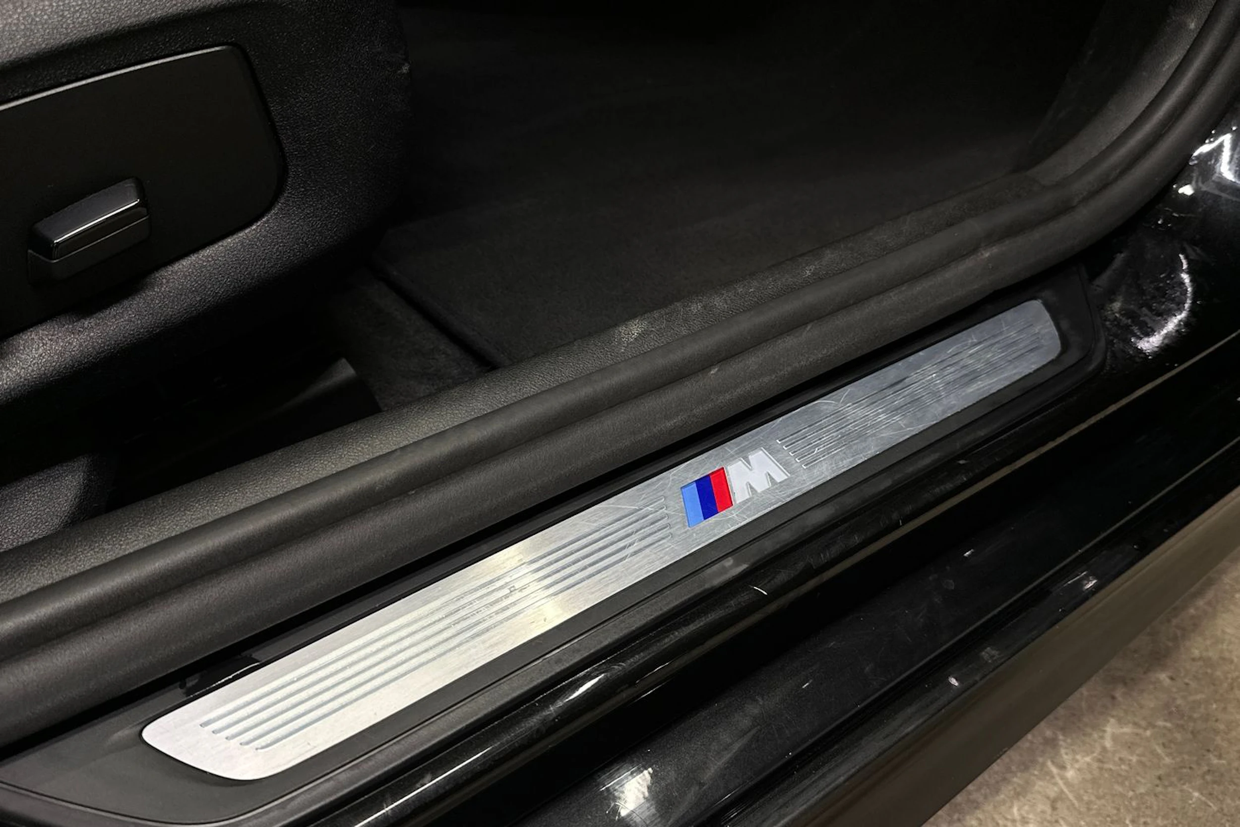 musta BMW 530 2019 kuva 16.