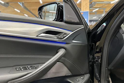 musta BMW 530 2019 kuva 19.