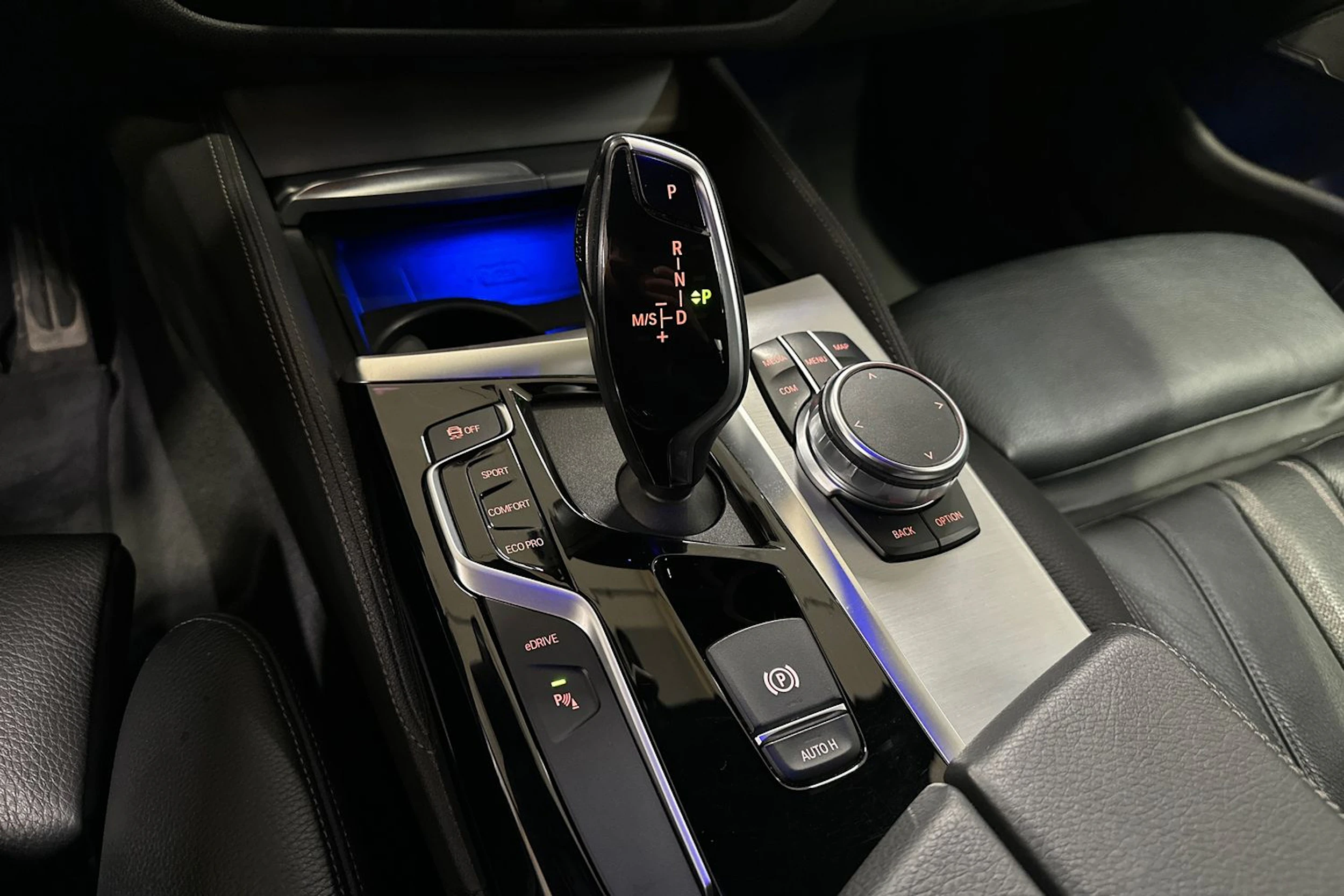 musta BMW 530 2019 kuva 26.