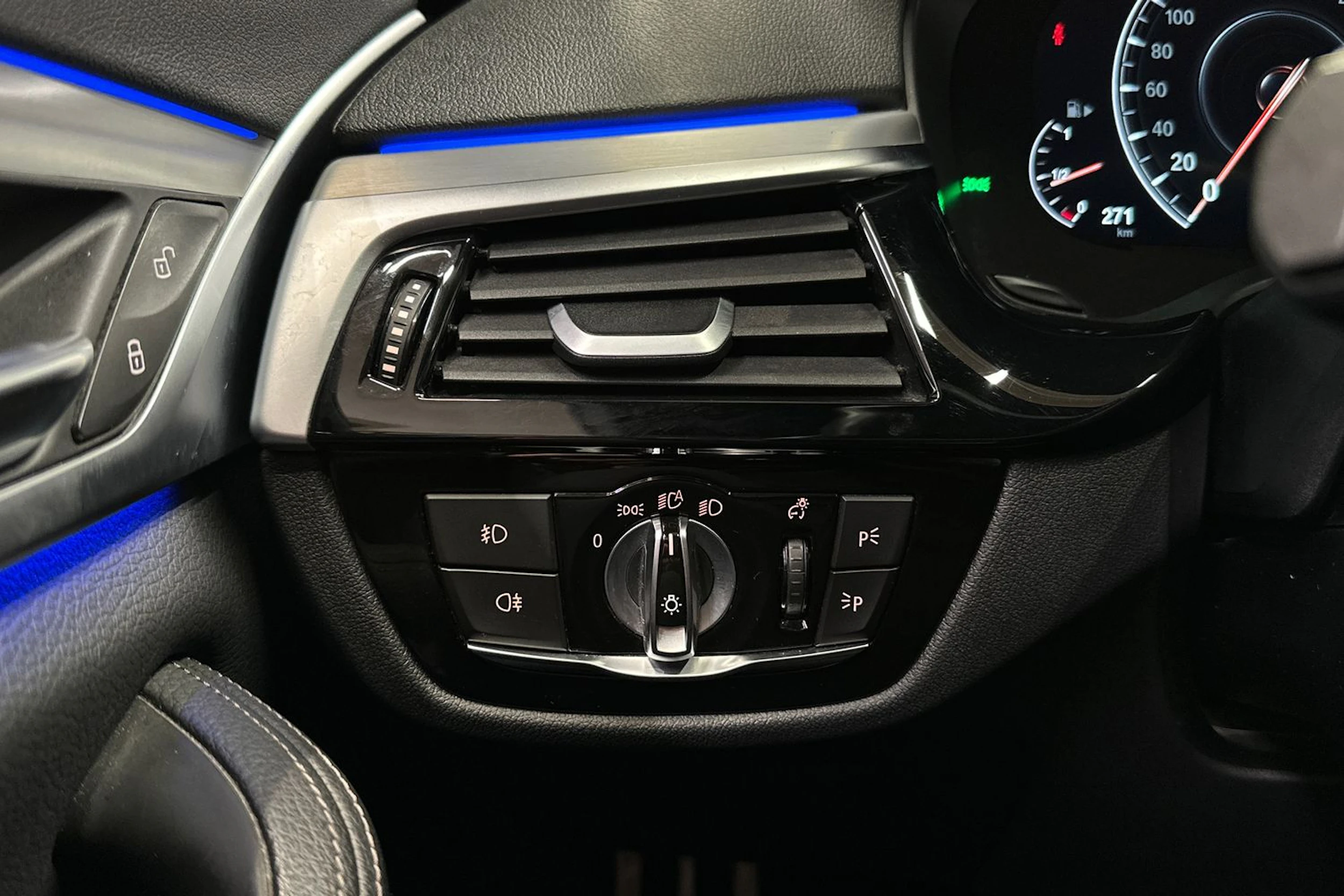 musta BMW 530 2019 kuva 32.