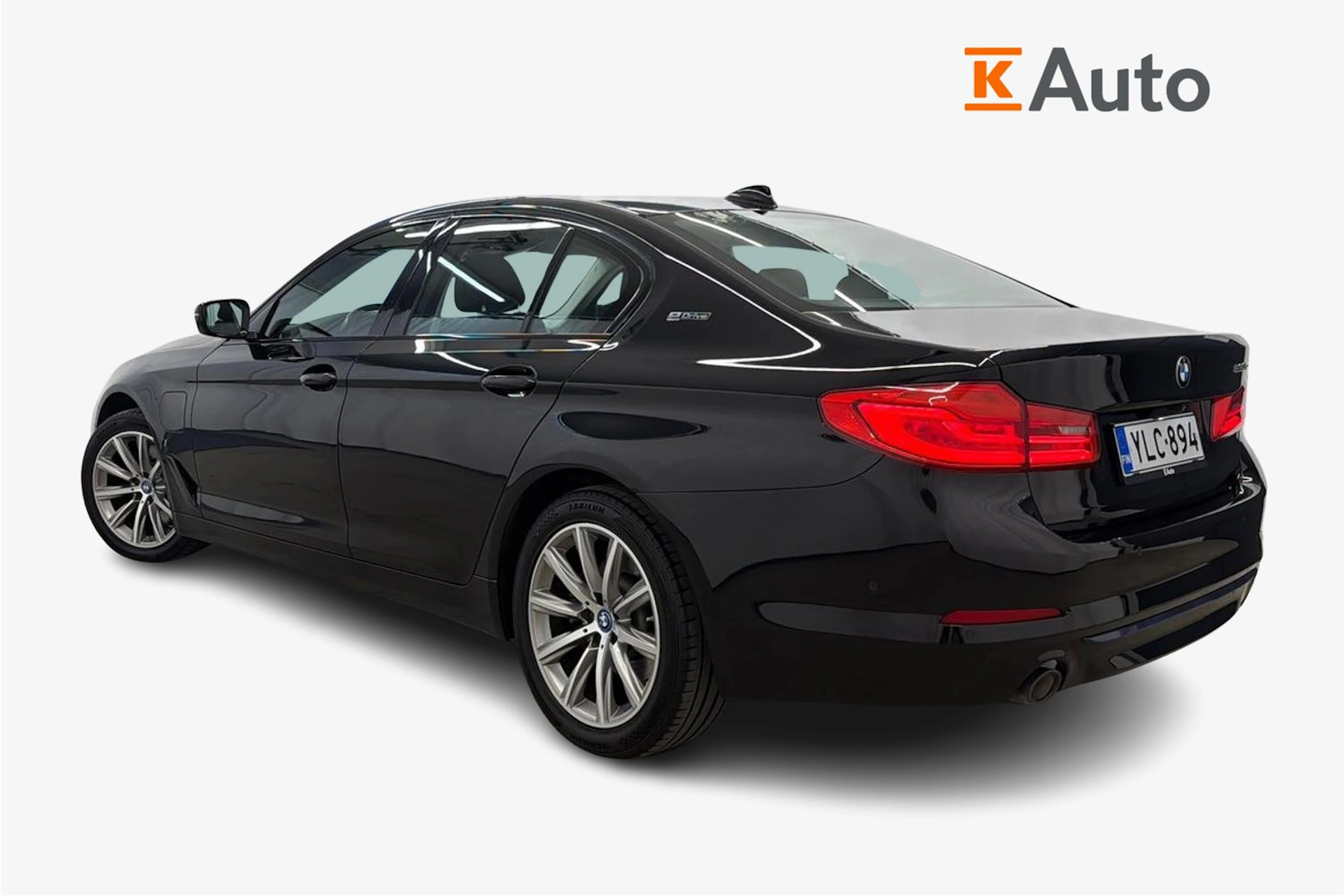 musta BMW 530 2019 kuva 2.