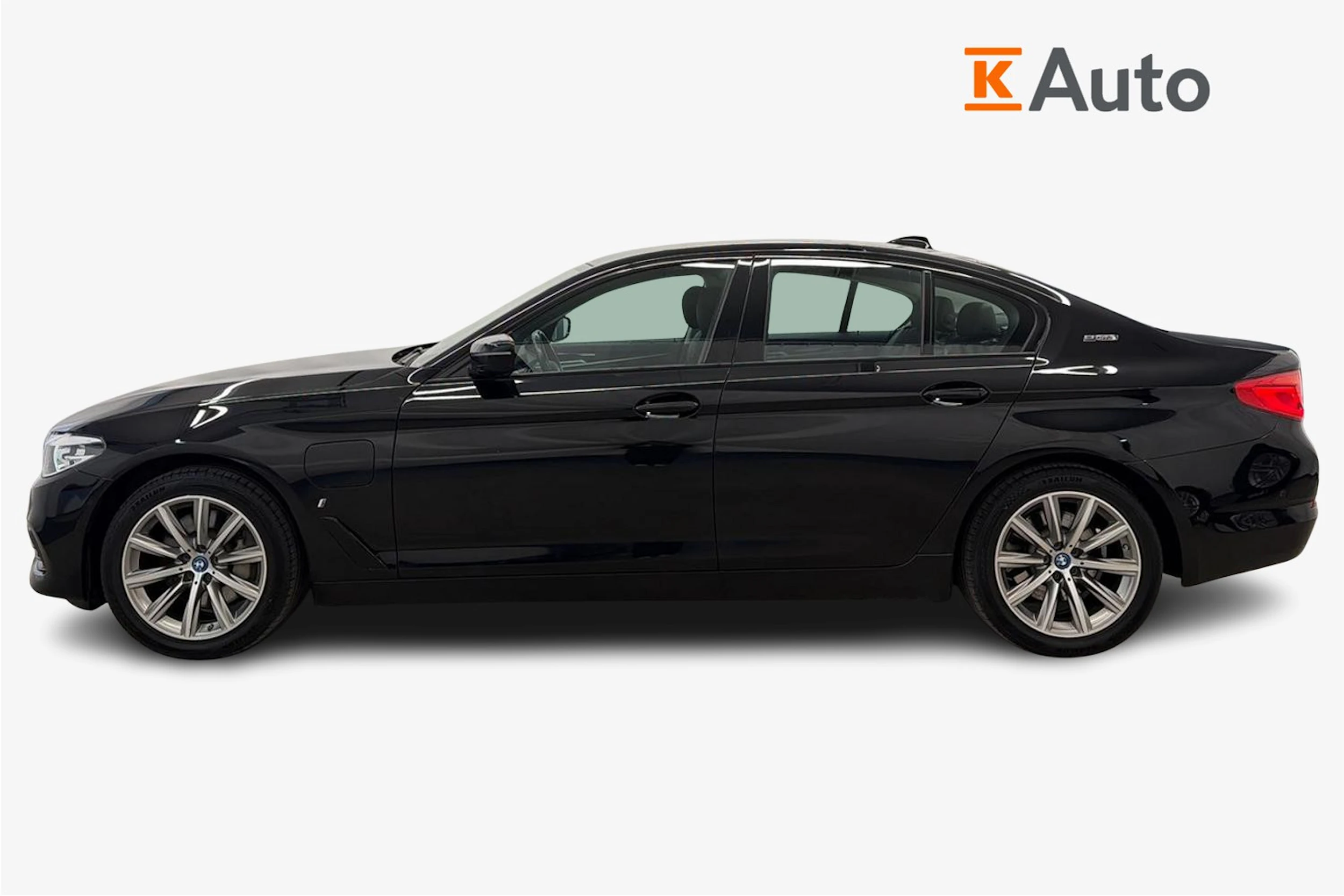 musta BMW 530 2019 kuva 5.