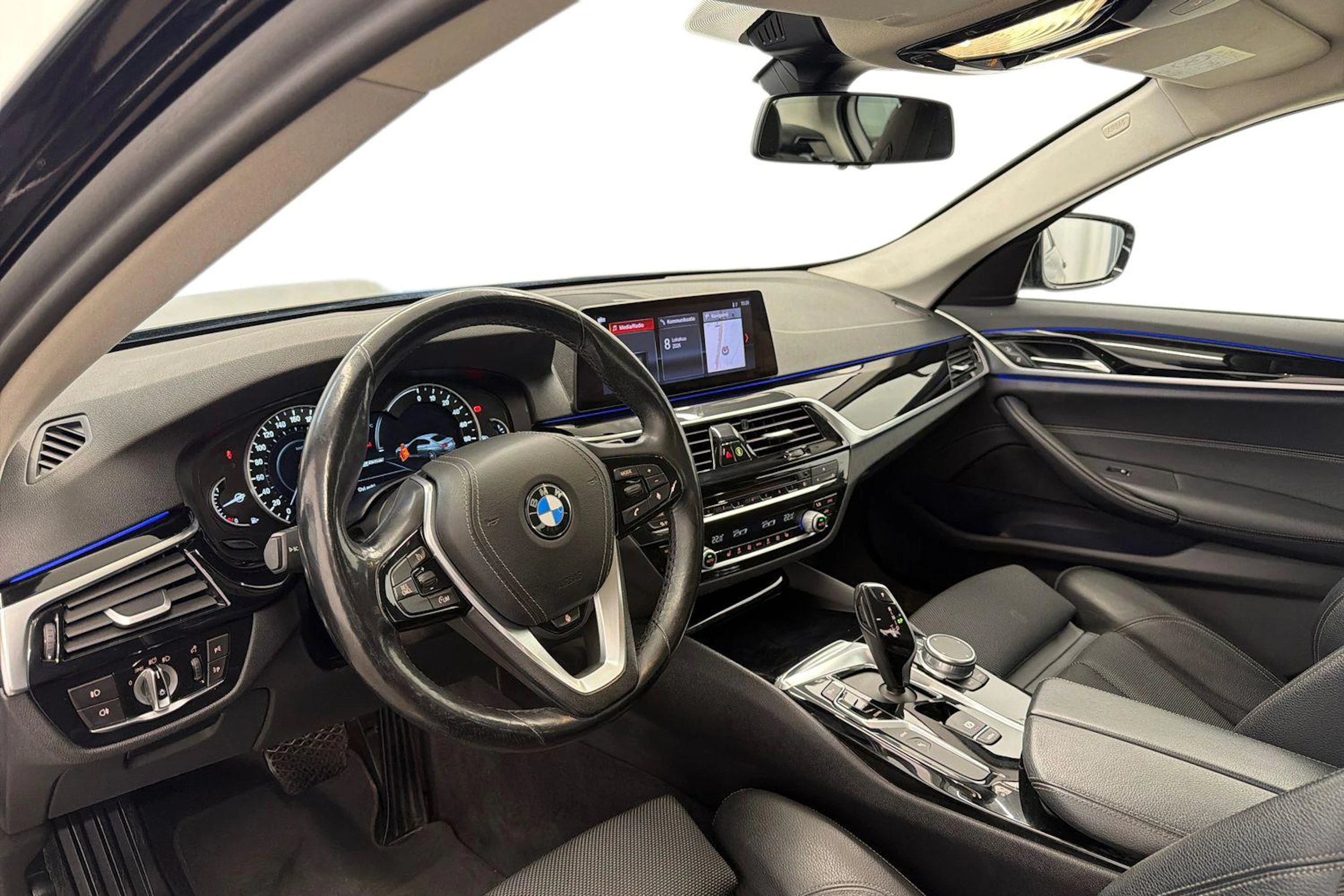 musta BMW 530 2019 kuva 6.
