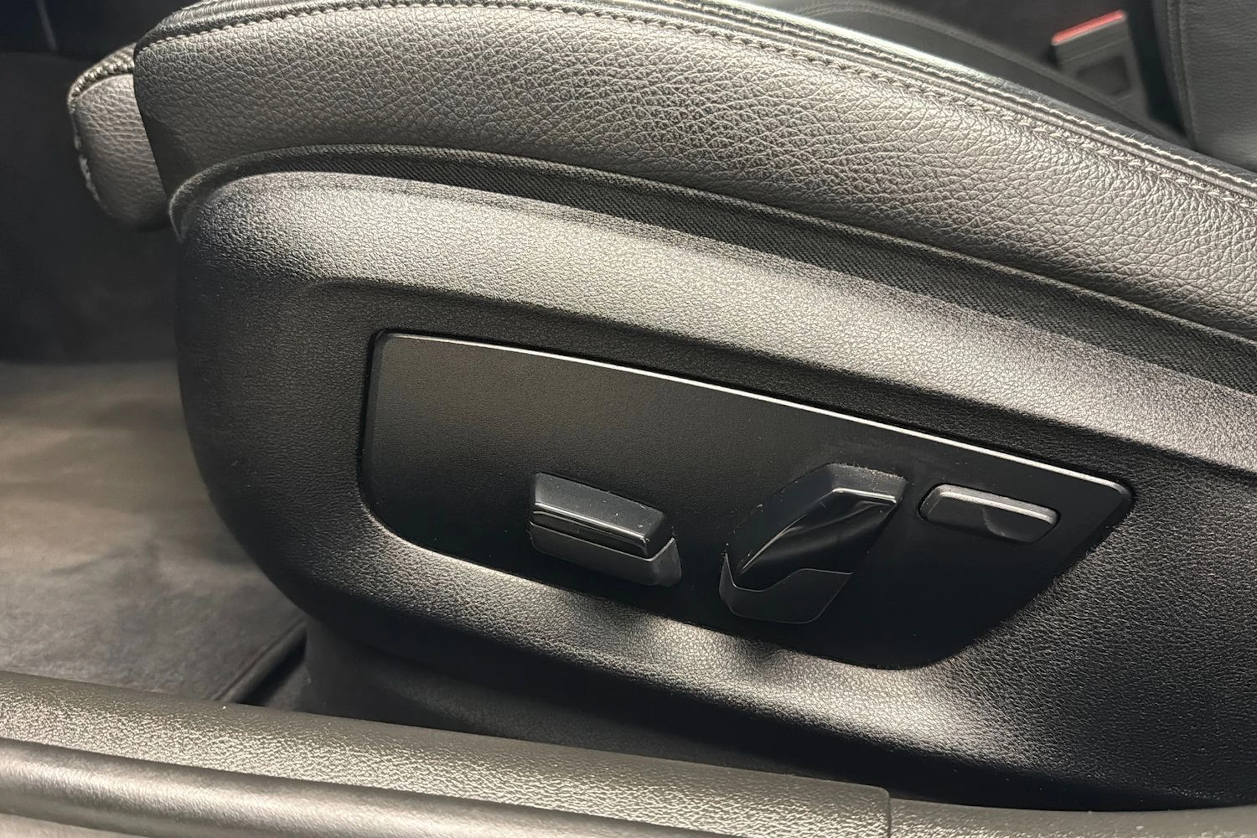 musta BMW 530 2019 kuva 14.