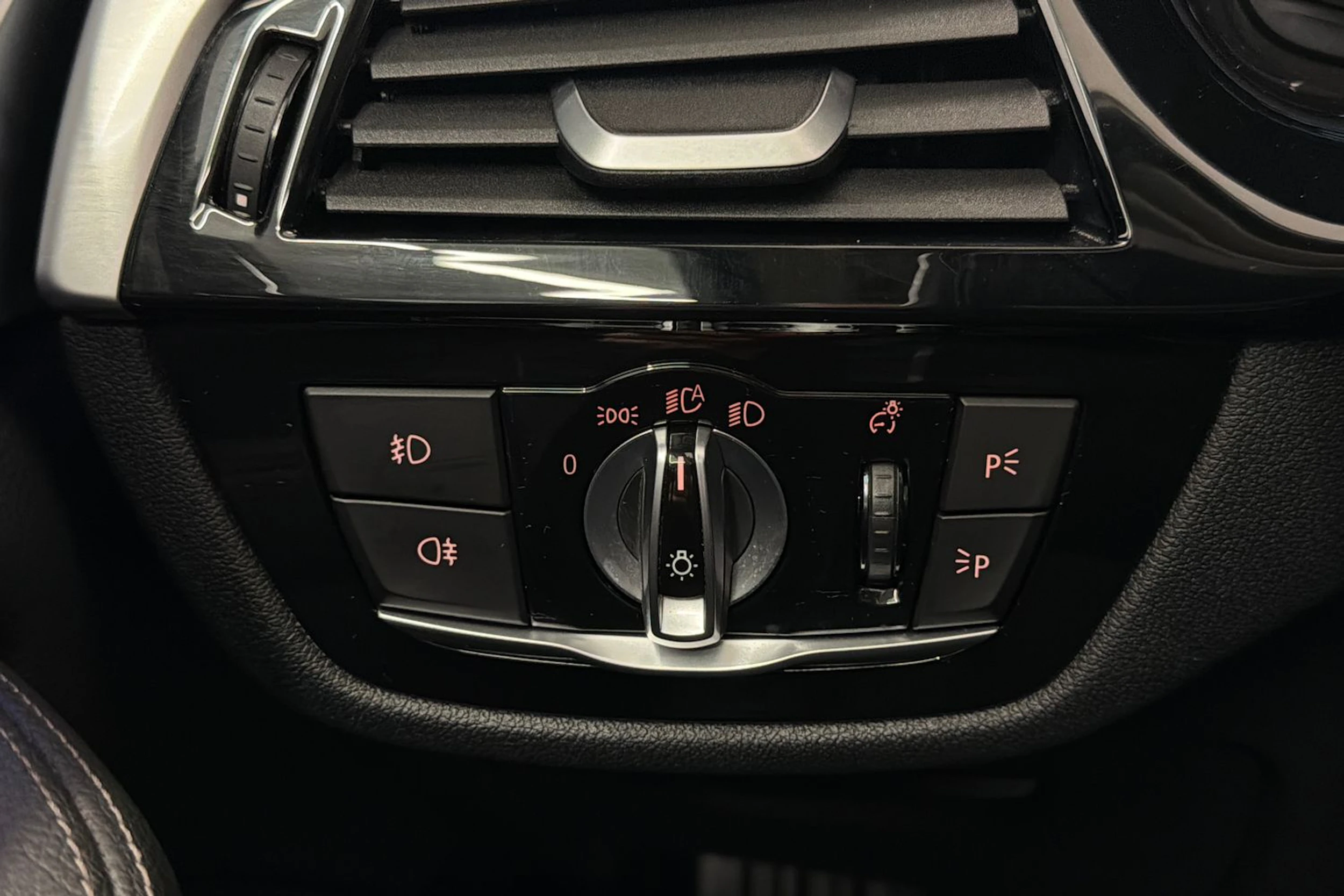 musta BMW 530 2019 kuva 16.